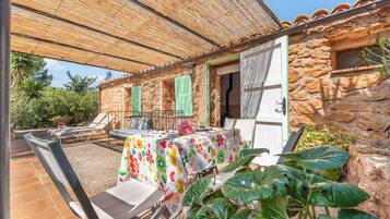 Superior Studio, Terrace, Garden View | Outdoor dining