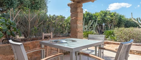 Estudio superior, Terraza, vista al jardín | Restaurante al aire libre