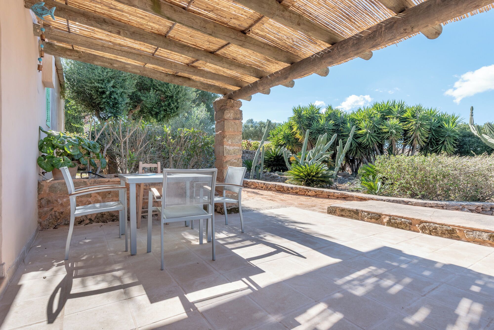 Estudio superior, terraza, vistas al jardín | Restaurante al aire libre