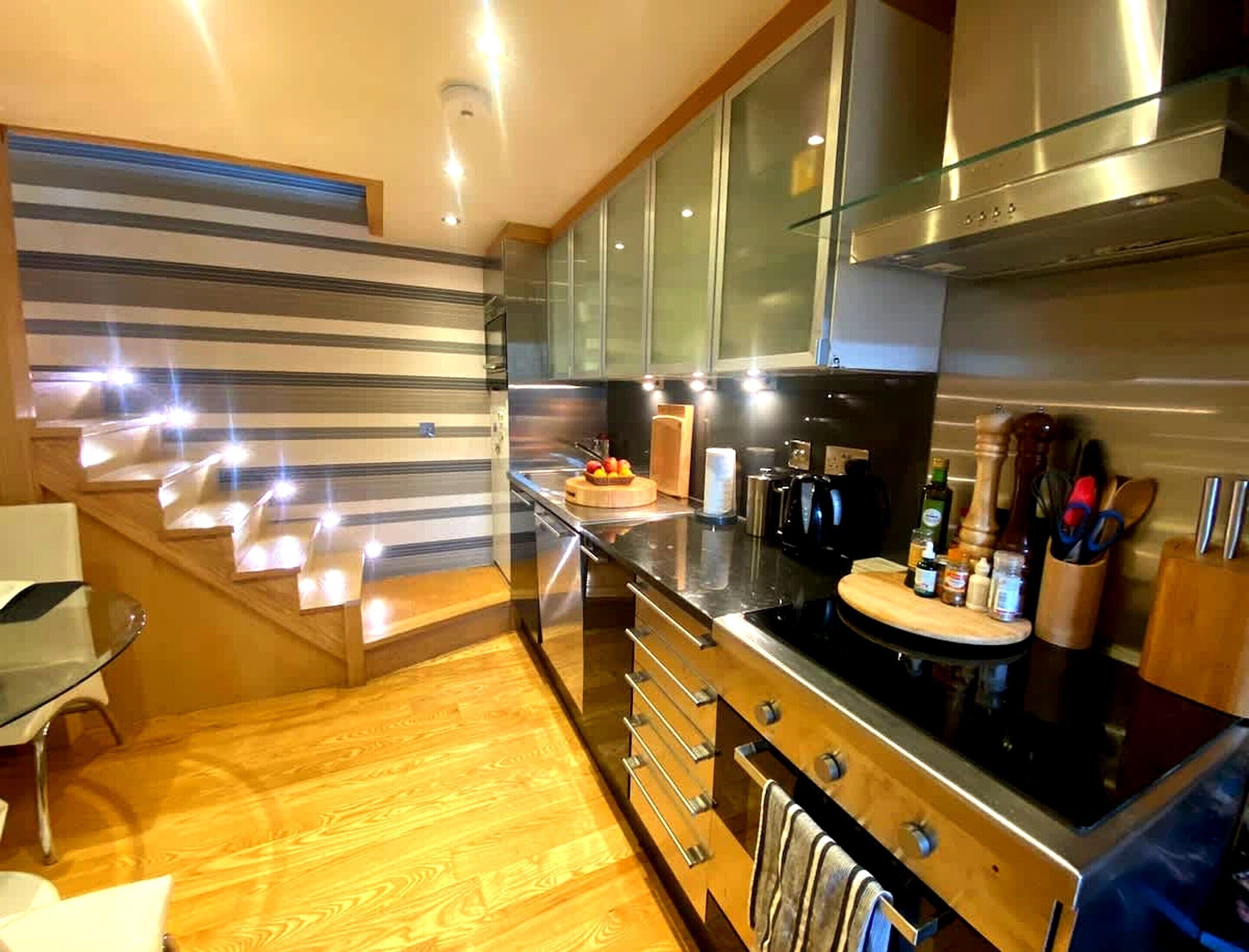Apartment | Private kitchen | Cleaning supplies