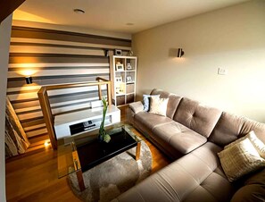 Apartment | Living area - Stylish London Flat With Private Patio (London)