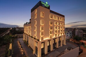 Exterior - Lemon Tree Hotel Bhubaneswar (Bhubaneswar)