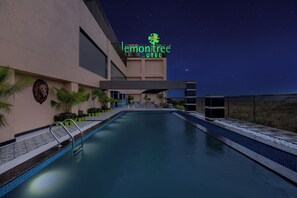 Pool - Lemon Tree Hotel Bhubaneswar (Bhubaneswar)
