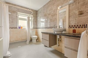 Hair dryer, towels - The Wild Duck in Bourton-On-The-Water (Bourton-on-the-Water)