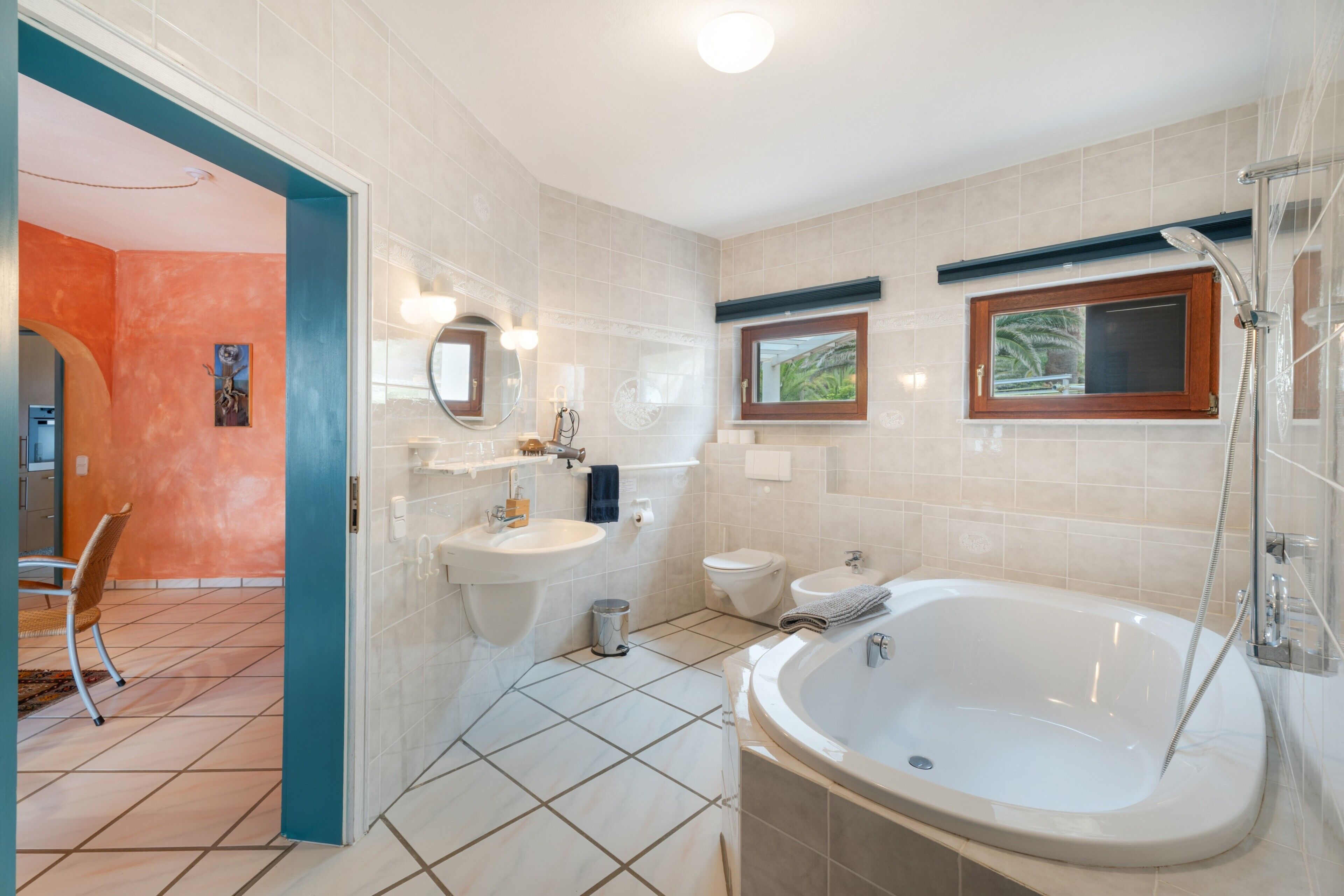 Shower, hair dryer, towels
