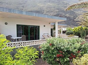 Outdoor dining - Apartment 'A' with Wi-Fi and Air Conditioning (Santa Cruz de Tenerife)