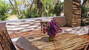 Familieleilighet, balkong, sjøutsikt | Utendørsservering