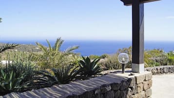 Deluxe Apartment, Sea View | Property grounds