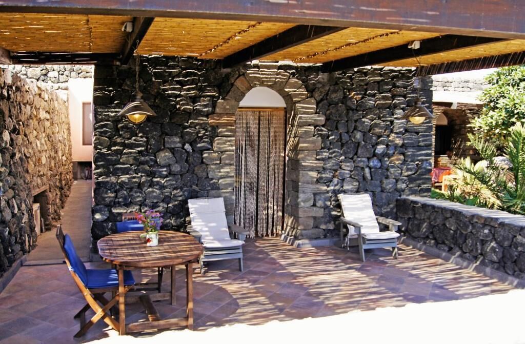 Deluxe Apartment, Sea View | Outdoor dining