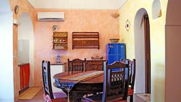 Familieleilighet, delvis sjøutsikt | Spiseområde