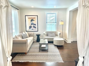 Smart TV, ping pong, offices, computer monitors - Price Improvement Large fenced yard fire pit hot tub game room (Three Oaks)