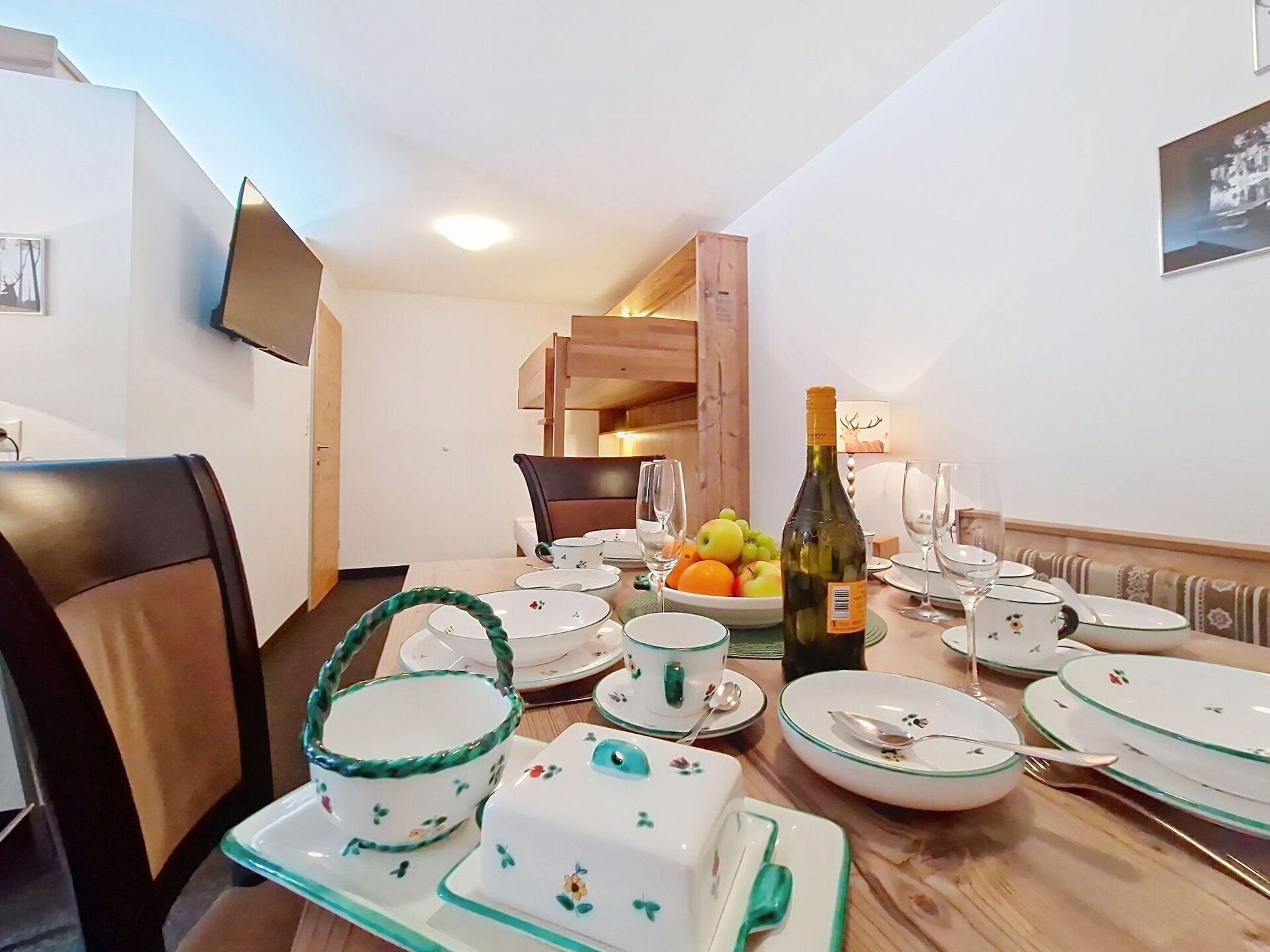 Design Intérieur, Meubles, Plafond, Pièce, Table Cuisine Et Salle A Manger, Salle À Manger, Chaise, Vaisselle, Comptoir, Plante D'Appartement