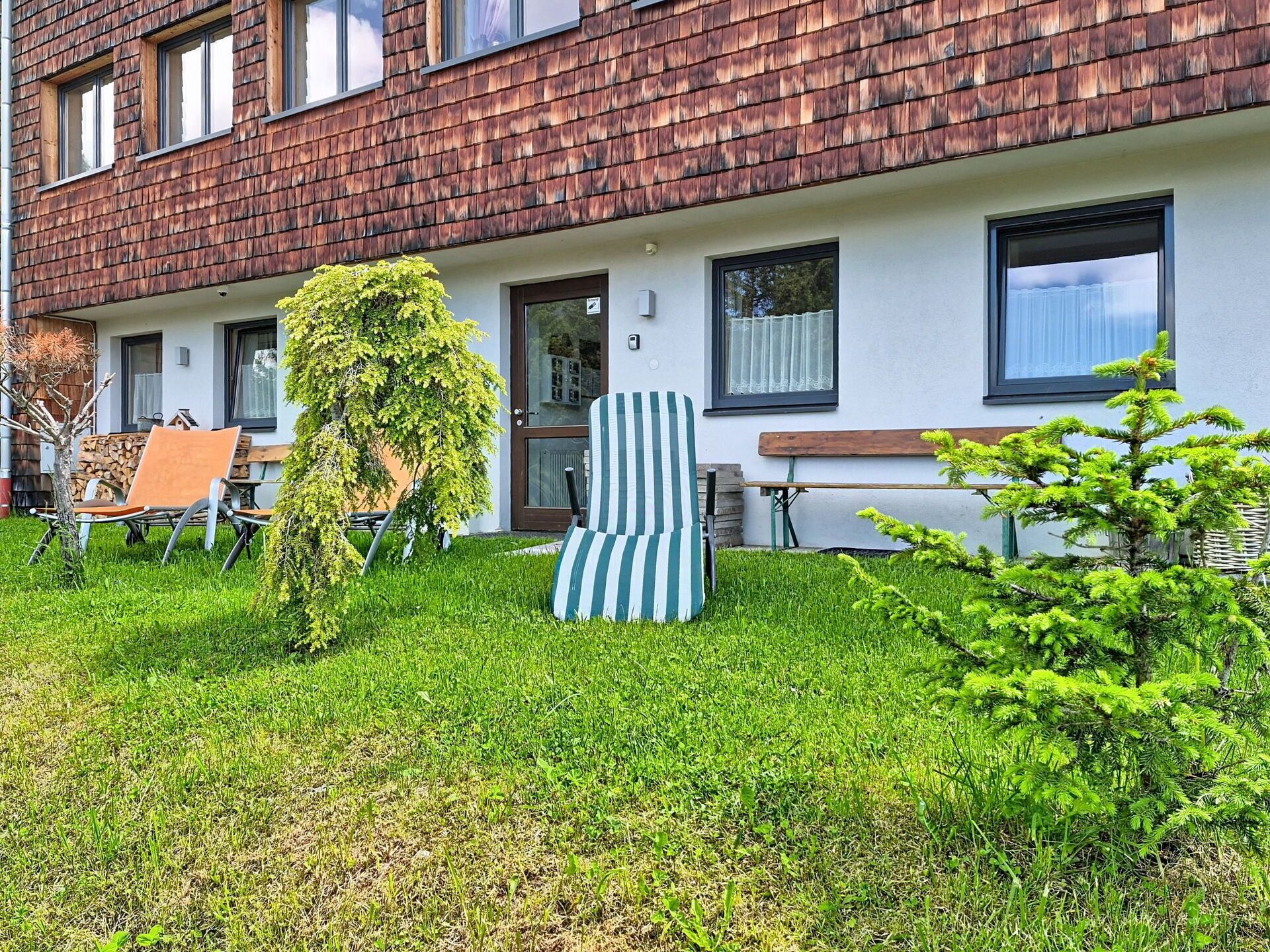 Fenster, Haus, Zuhause, Garten, Rasen, Wohnung, Hütte, Garten, Hinterhof, Estate