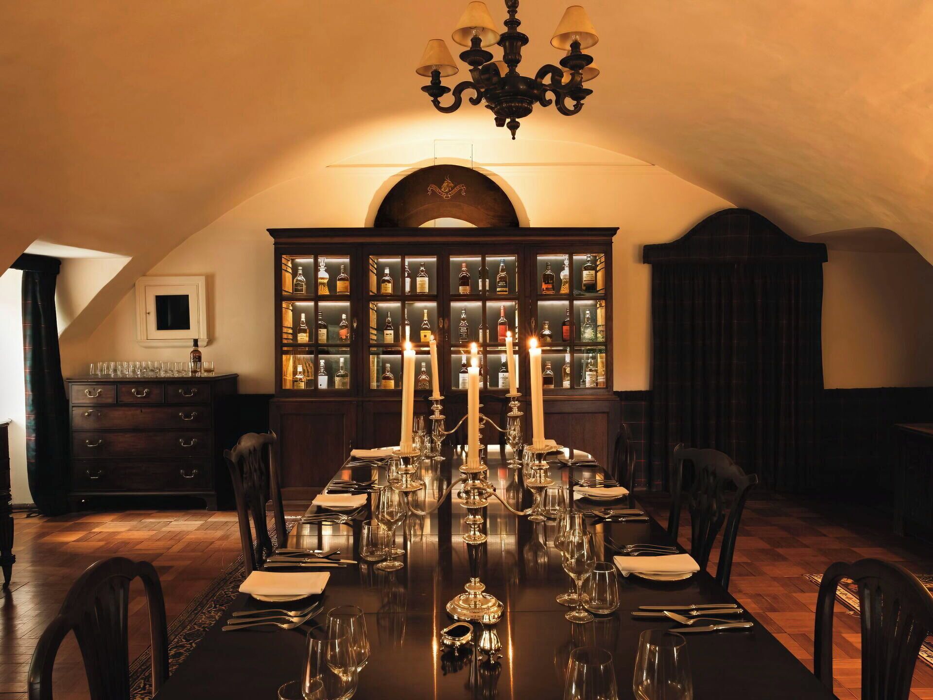 Möbel, Interior Design, Tabelle, Light Fixture, Decke, Beleuchtung, Stuhl, Flooring, Küche & Esszimmer Tisch, Esszimmer