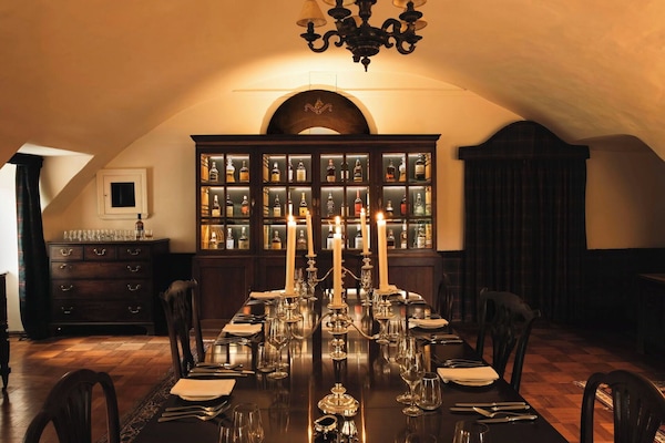 Möbel, Interior Design, Tabelle, Light Fixture, Decke, Beleuchtung, Stuhl, Flooring, Küche & Esszimmer Tisch, Esszimmer