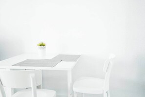 Dining - Sunny Studio, Balcony & Fast WiFi · 2 min to Beach (Los Cristianos)