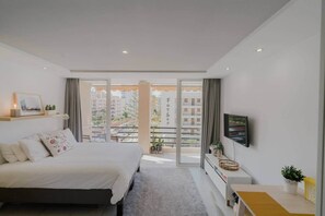 1 bedroom, iron/ironing board, WiFi, bed sheets - Stylish Studio · Fast WiFi · 2min from Beach (Los Cristianos)