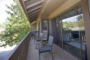 Terrace/patio - 3-Bedroom Pinehurst Condo at Lakeview with Pool (Pinehurst)
