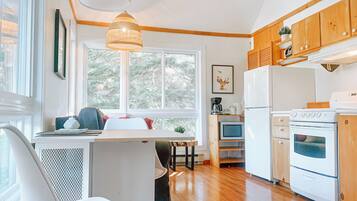 Departamento, balcón, vista al patio | Cocina privada