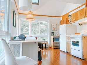 Apartment, Balcony, Courtyard View | Private kitchen - Le Refuge des cimes by Gestion ELITE (Mont-Tremblant)