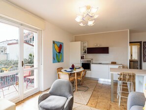 Dining - Nice apartment for 5 guests with WIFI, TV, balcony and pets allowed (San Lorenzo Al Mare)