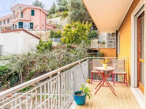 Outdoor dining - Nice apartment for 5 guests with WIFI, TV, balcony and pets allowed (San Lorenzo Al Mare)