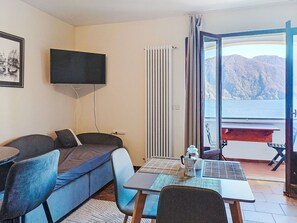 TV - Cosy apartment for 4 people with WIFI, TV and balcony (Ghiffa)