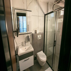 Classic-Apartment, Stadtblick | Badezimmer