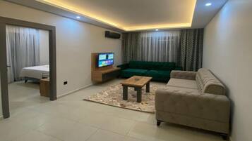 Classic Apartment, City View | Living area