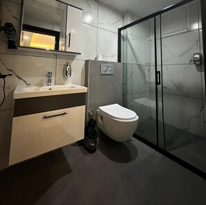 Classic Apartment, City View | Bathroom