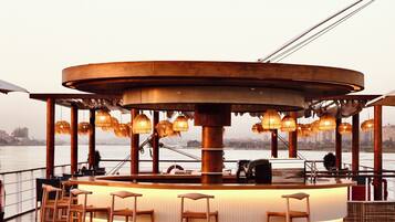 Poolside bar