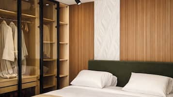 Een gratis minibar, een kluis op de kamer, individueel gedecoreerd