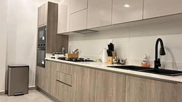 Apartamento, sacada, vista para o mar | Cozinha privada