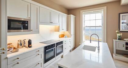Host and Stay Sea View