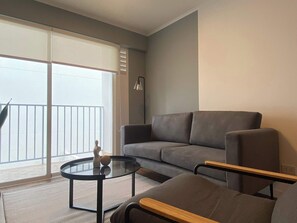 House | 2 bedrooms, Internet - w Central 2BR w Balcony in Miraflores (Lima)