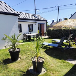 Outdoor dining - Vrbo Property (Porspoder)