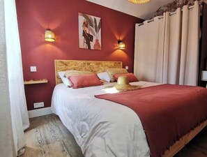 Room - Vrbo Property (Porspoder)