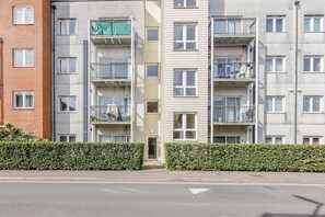 House | 1 bedroom - Host Stay Linden Homes (Redhill)