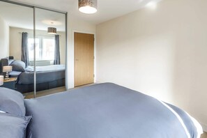 House - Host Stay Linden Homes (Redhill)