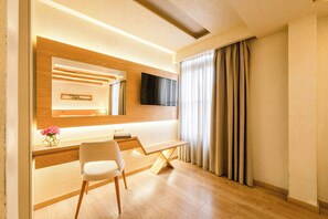 Apartment - Panellinion Beachfront Getaway Balcony Cityview (Kalamata)