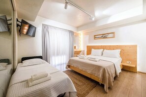 Apartment - Panellinion Beachfront Gem, Seaside Triple Room (Kalamata)