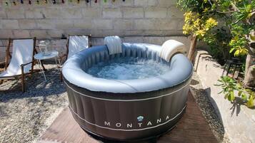 Bain à remous extérieur