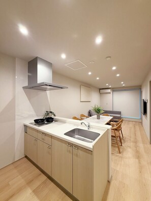 Appartamento familiare | Cucina privata | Frigorifero, microonde, piano cottura, bollitore elettrico