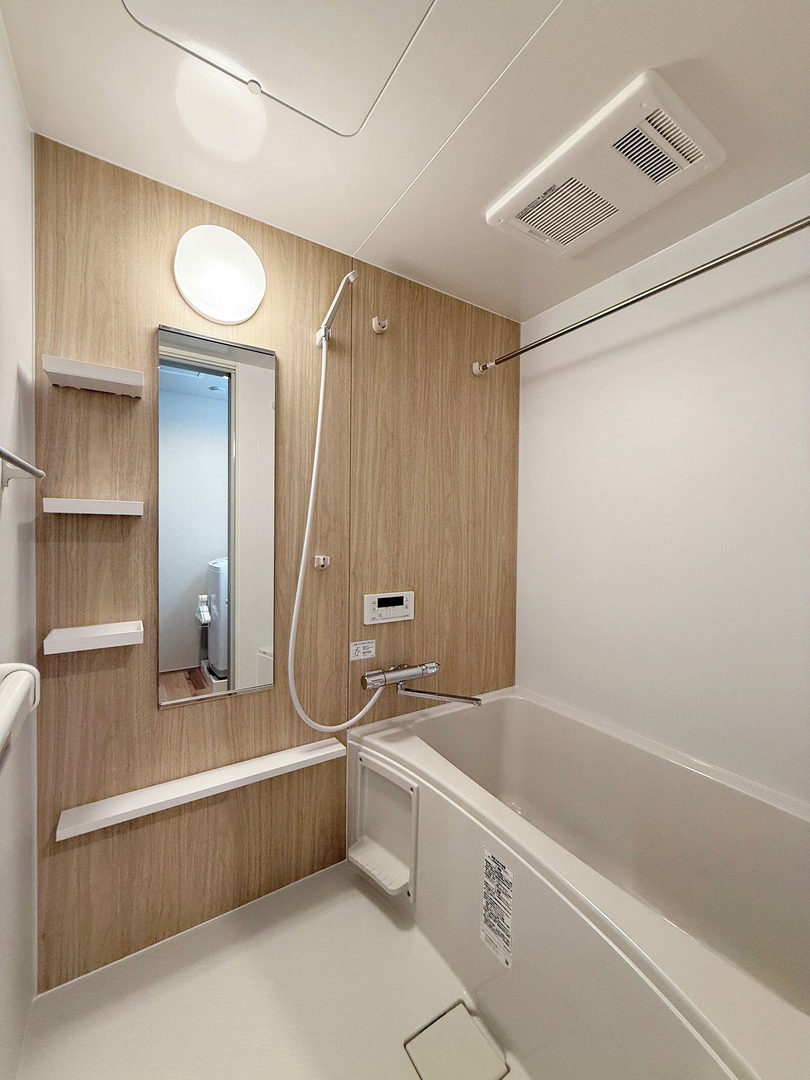 Superior-Apartment | Badezimmer | Badewanne und Dusche (separat), Haartrockner, Hausschuhe, Handtücher