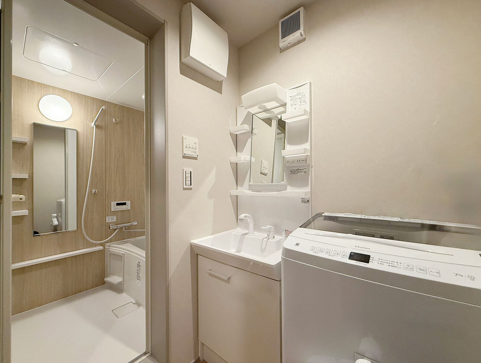 Appartamento Superior | Bagno | Vasca e doccia separate, asciugacapelli, pantofole, asciugamani