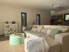 Smart TV, books - Quiet Lucia sheepfold, private heated pool (Figari)