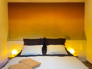 2 bedrooms, iron/ironing board, travel crib, free WiFi - Quiet Lucia sheepfold, private heated pool (Figari)