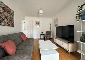 House - Spacious 5 Bedroom With 4 Baths Off-road Parking (Peterborough)
