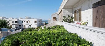 Apartment 'Il Porticciolo' with Sea View, Wi-Fi and Air Conditioning