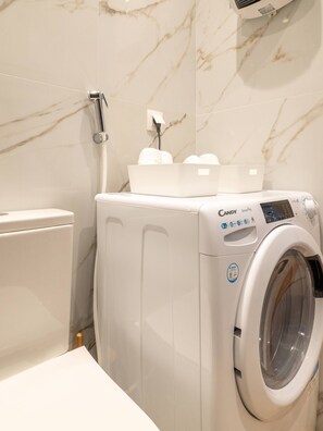 Departamento Deluxe, vista a la ciudad | Baño